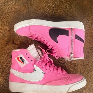 Pink Nike Blazer Rebel Mid.